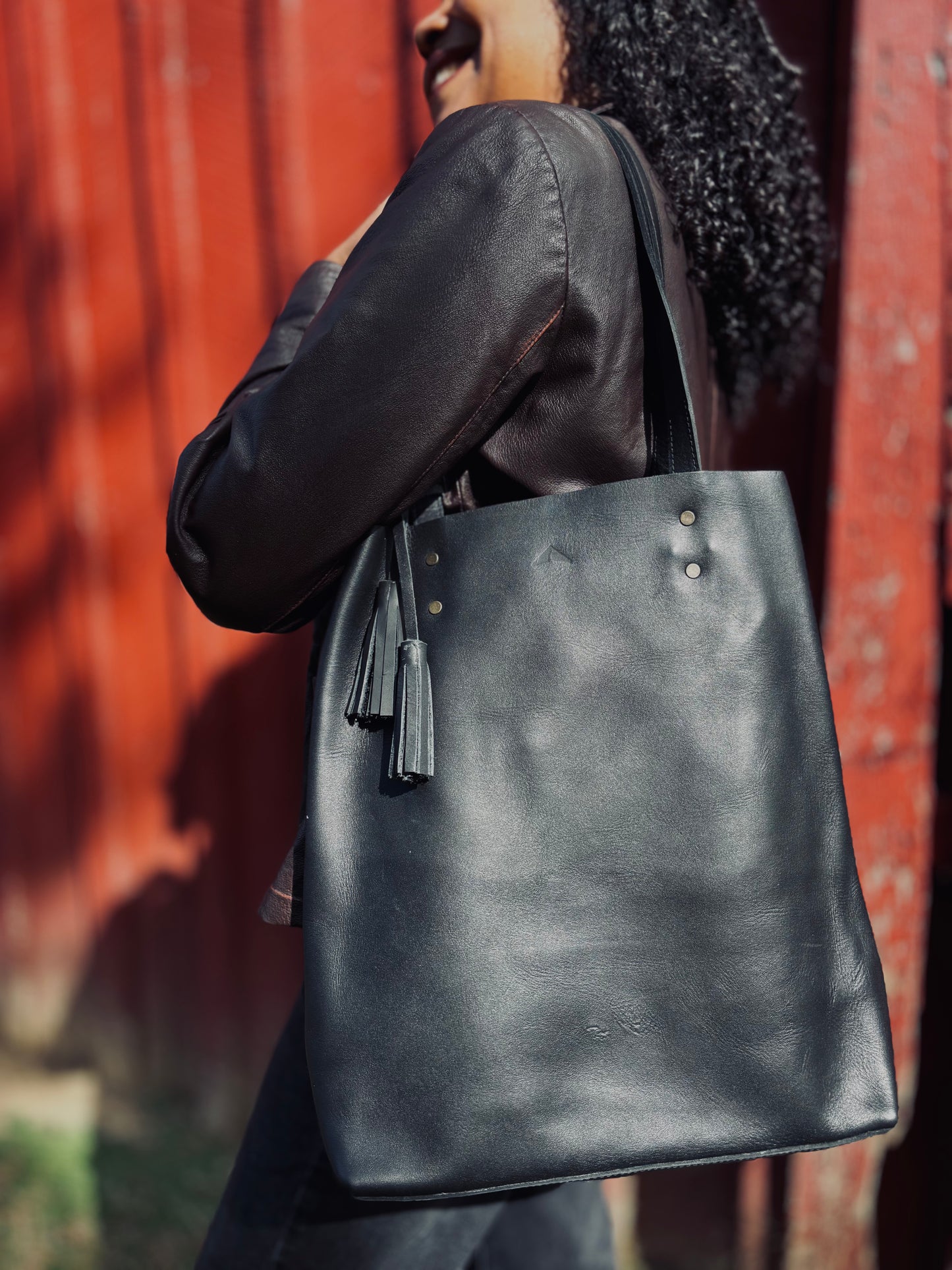 Classic Leather Bucket - Midnight Black