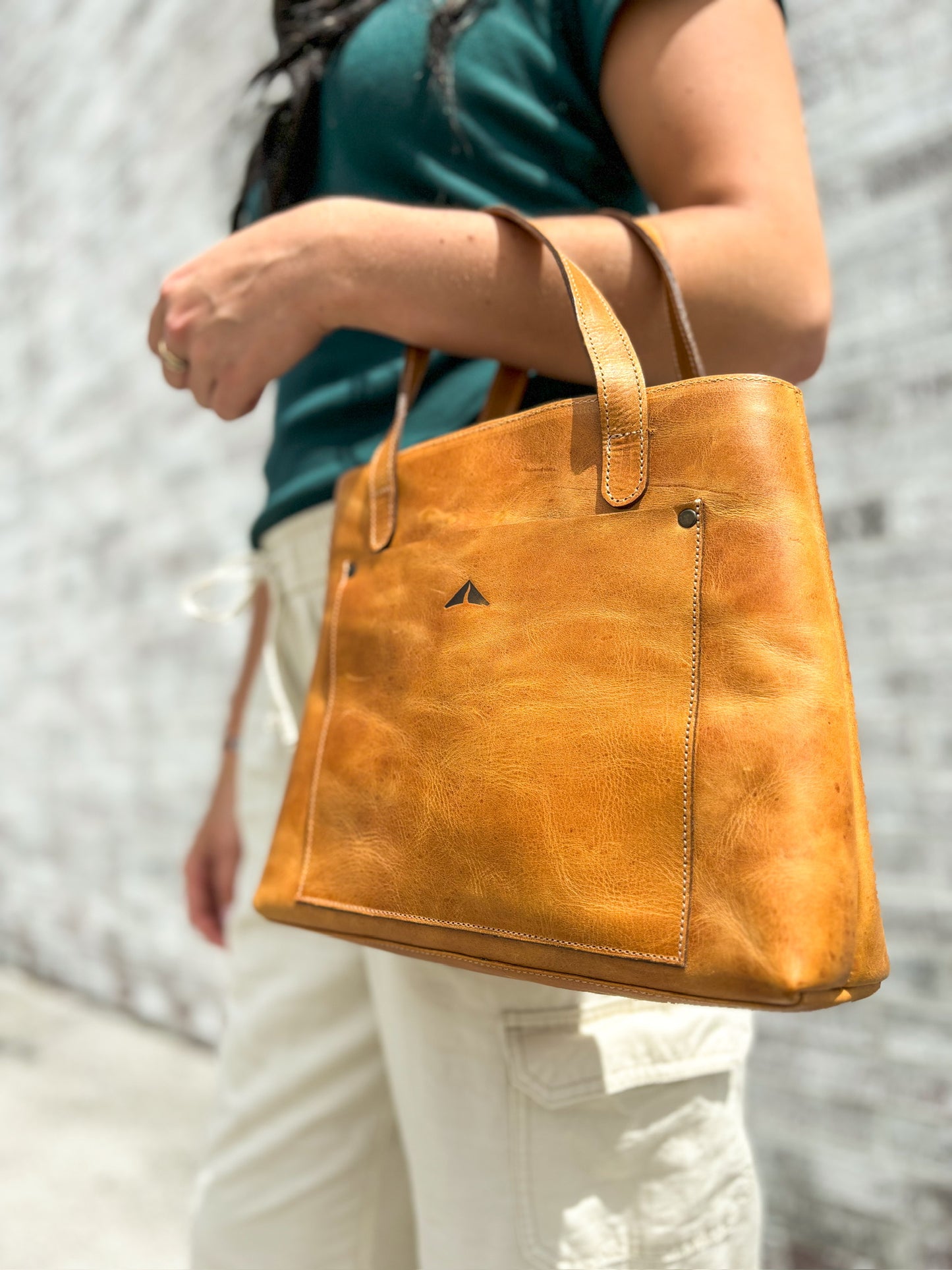 The Perfect Leather Handbag - Camel