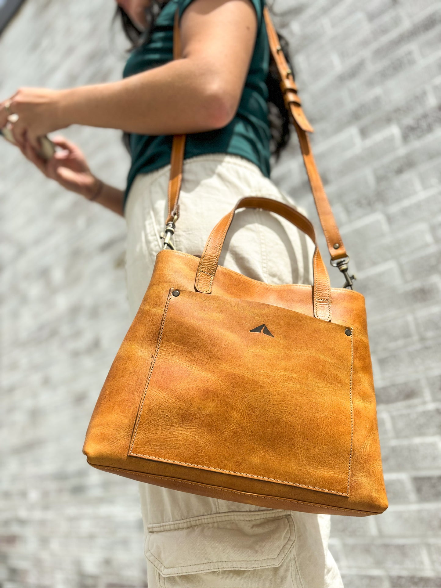 The Perfect Leather Handbag - Camel