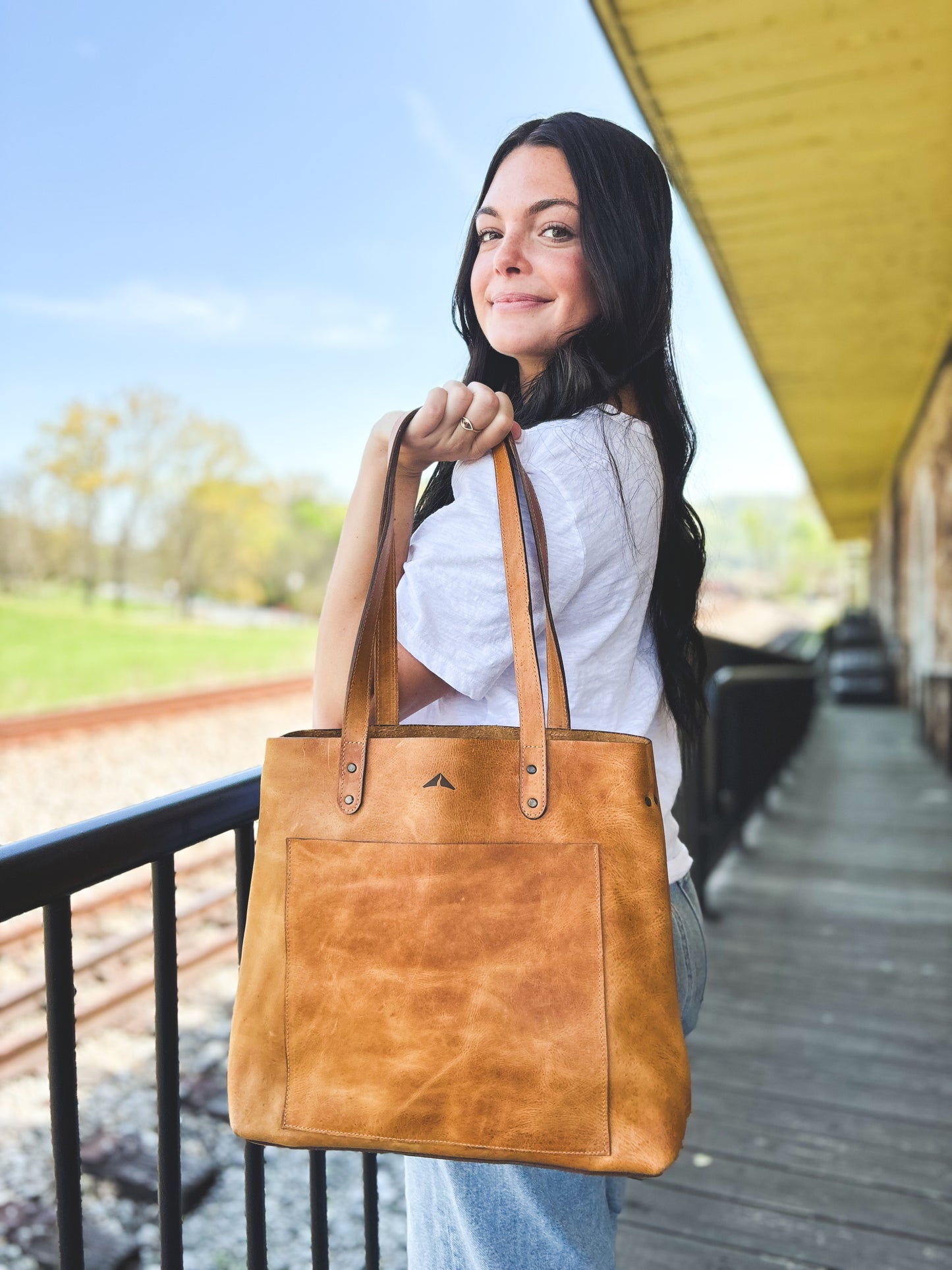 The Perfect Leather Bucket - Camel