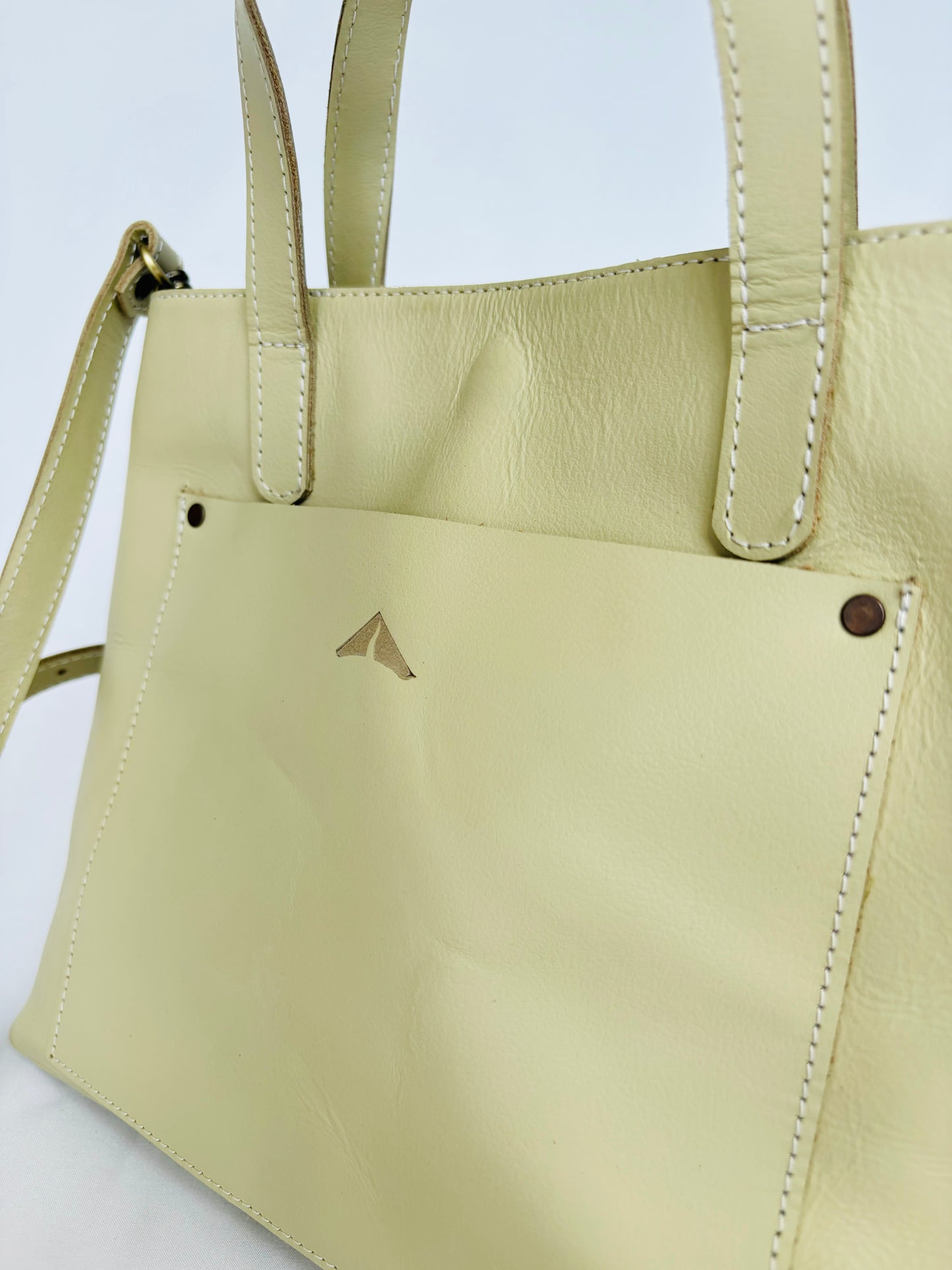 The Perfect Leather Handbag - Sand