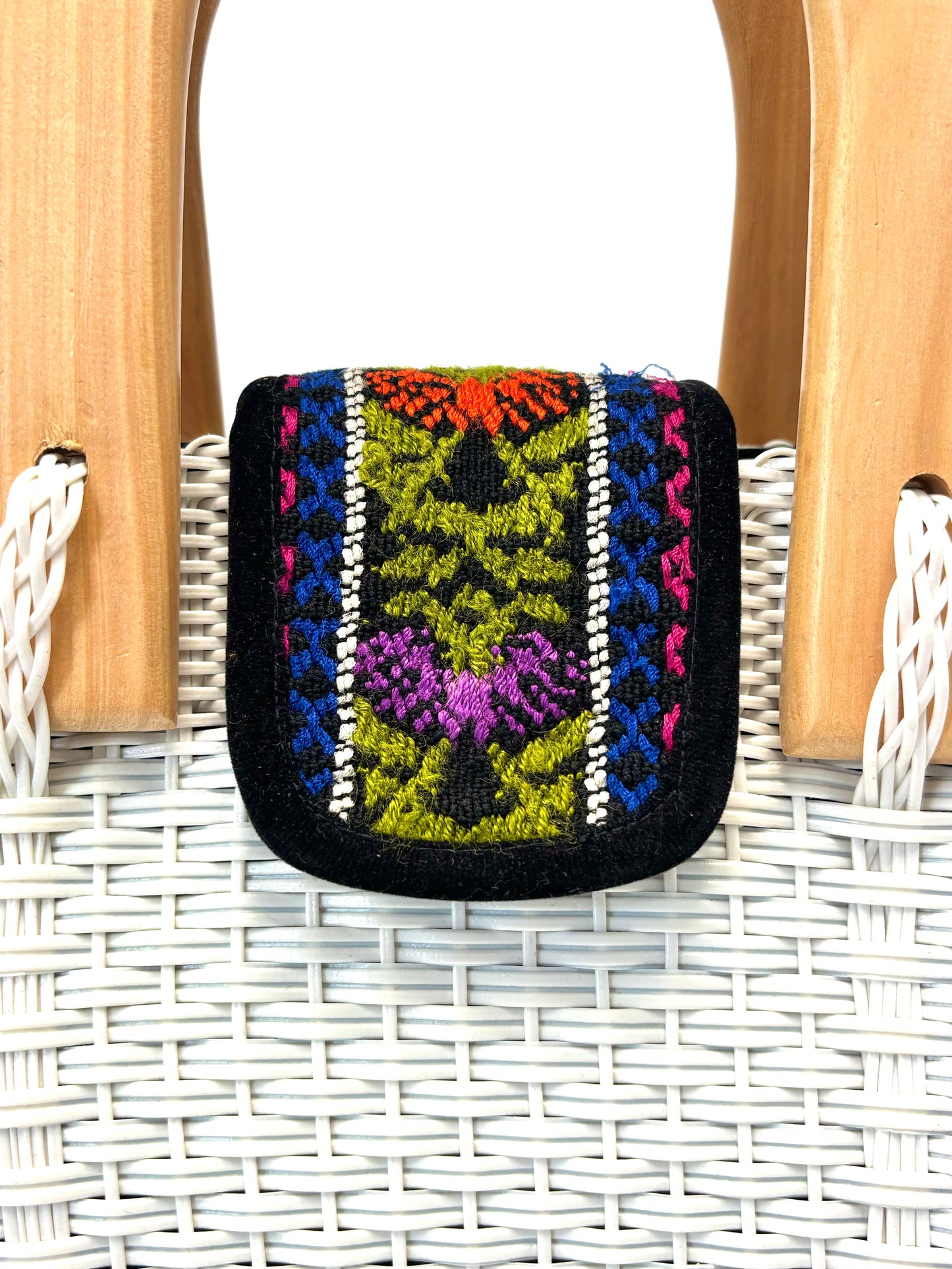 Woven Beach Collection - Large w/ Wooden Handle - Crisp White